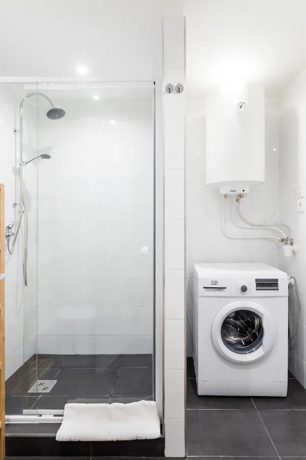 Appartamento Akacfa 62 Dowtown 2Br Wifi+Ac Budapest Esterno foto