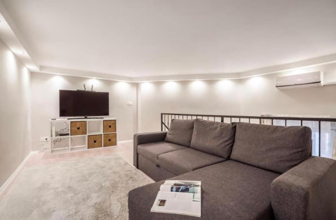 Appartamento Akacfa 62 Dowtown 2Br Wifi+Ac Budapest Esterno foto