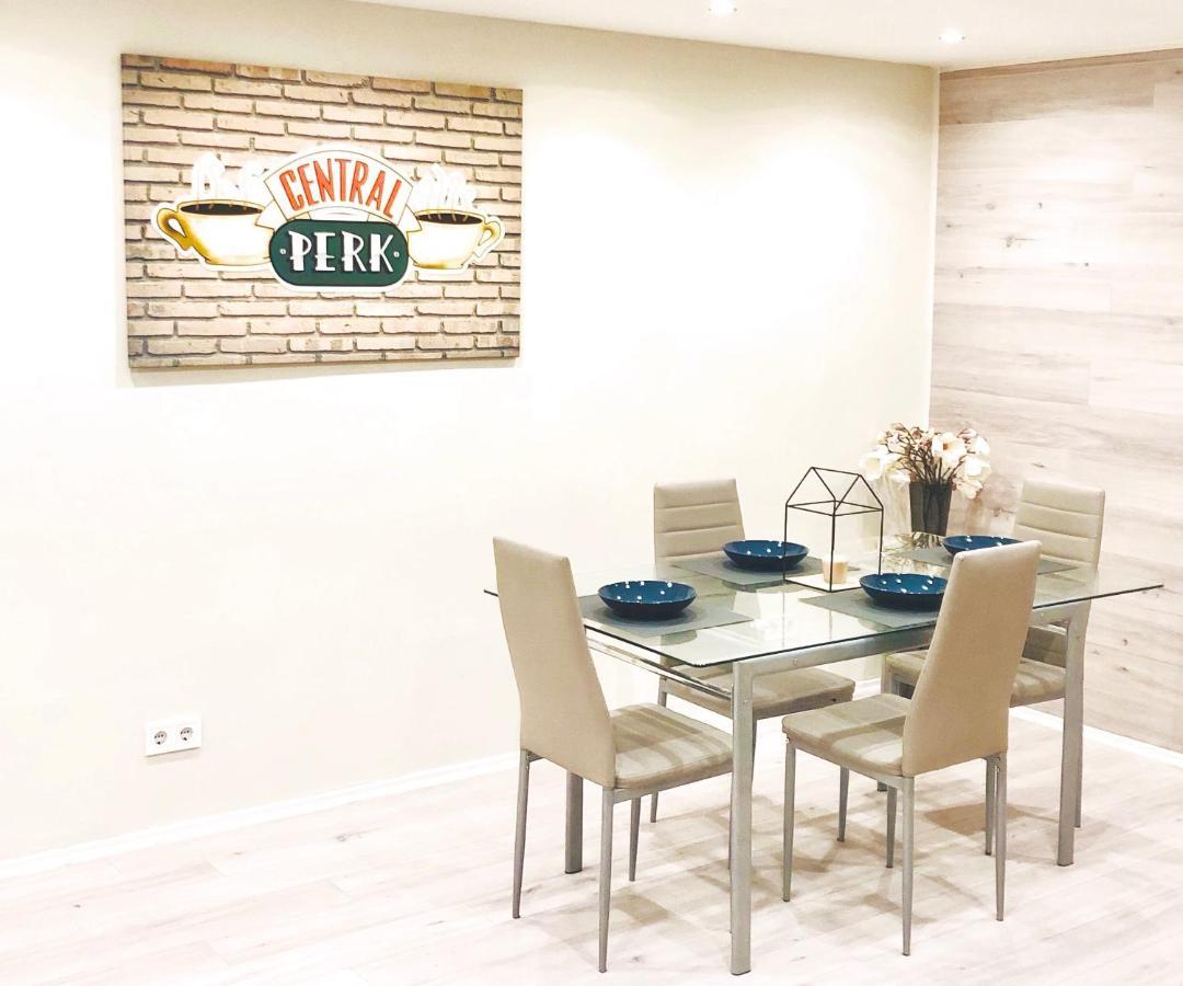 Appartamento Akacfa 62 Dowtown 2Br Wifi+Ac Budapest Esterno foto