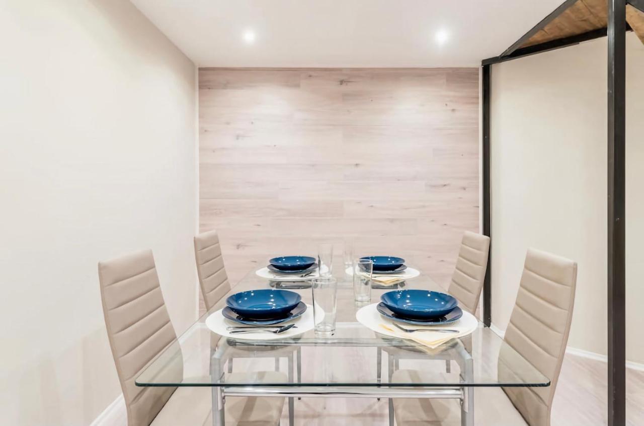 Appartamento Akacfa 62 Dowtown 2Br Wifi+Ac Budapest Esterno foto